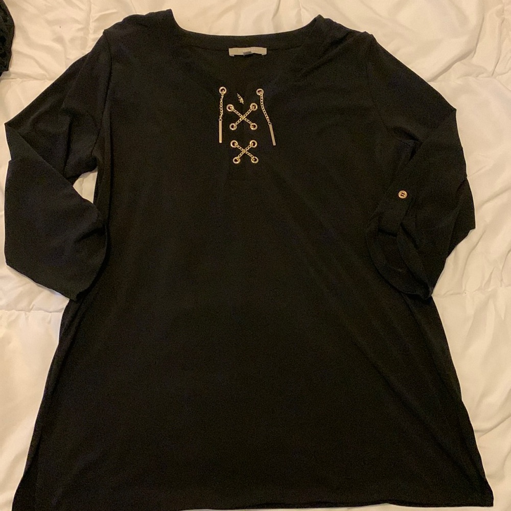 3/4 sleeve black top with gold chain embellishment. Womens size M